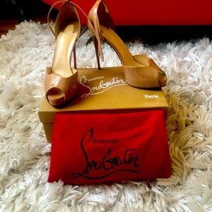 Used Christian Louboutin Aketata 120 patent nude